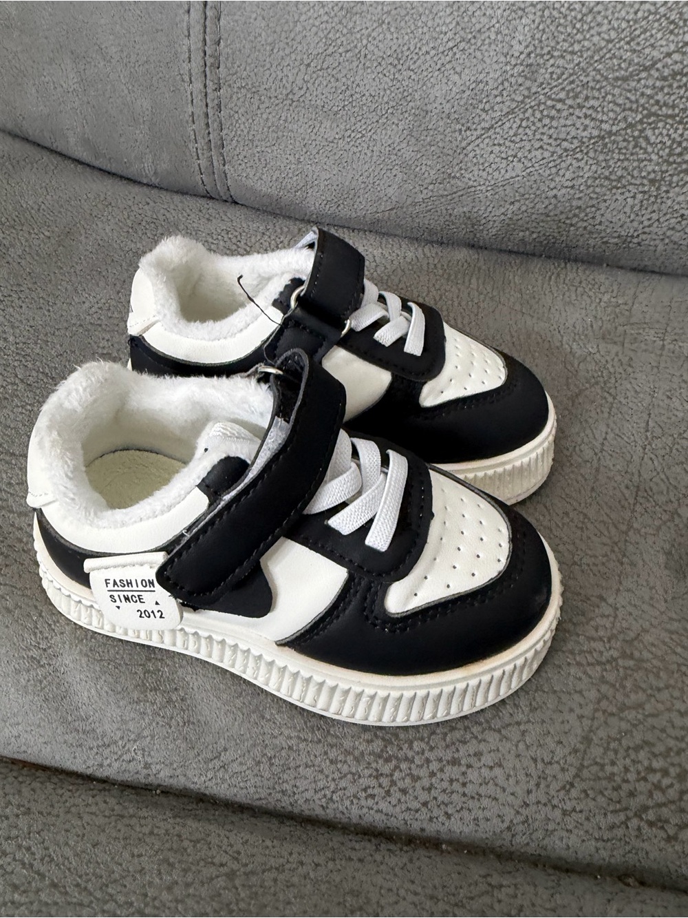 SHEIN Black and White Kids Sneakers with Faux Fur Collar